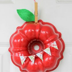 Apple Bundt Pan Wreath