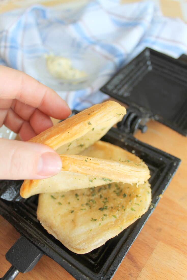 pie iron garlic bread