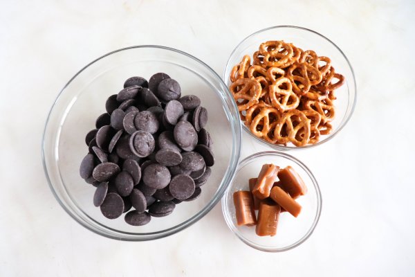 Dark Chocolate Pretzel Bark Recipe Ingredients