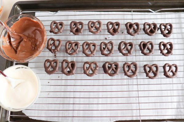 The Best Chocolate Covered Pretzel Process