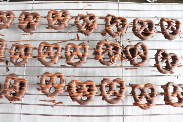 The Best Chocolate Covered Pretzel Process