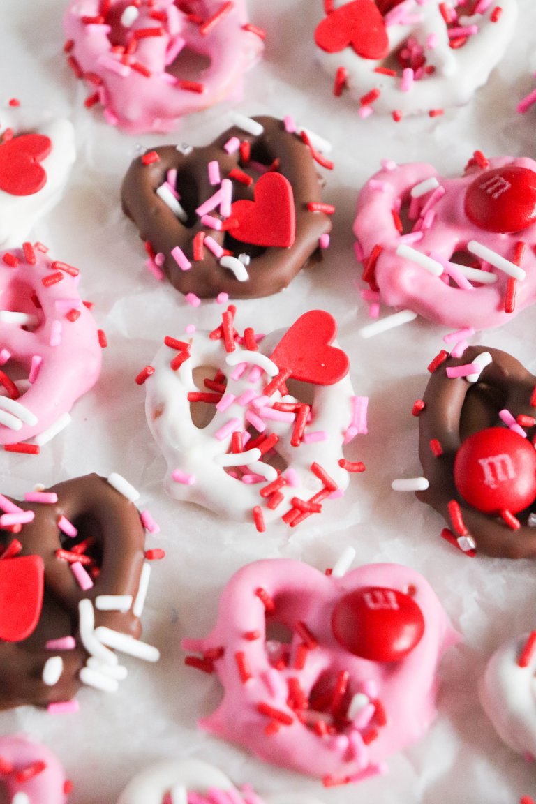 Valentine’s Day Chocolate Covered Pretzels