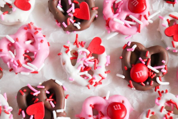 Valentine's Day Chocolate Pretzels