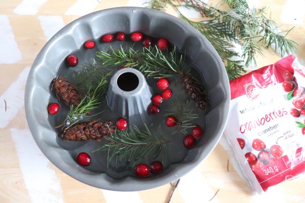 Festive bundt pan Ice wreath process