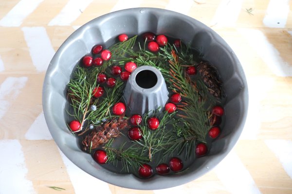 Festive bundt pan Ice wreath process