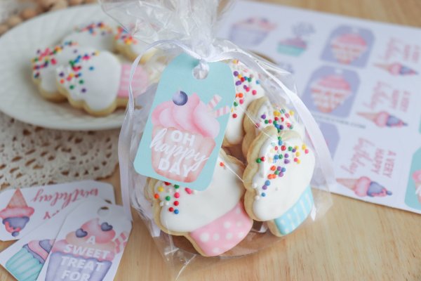 Cupcake Sugar Cookies with Printable Gift Tag