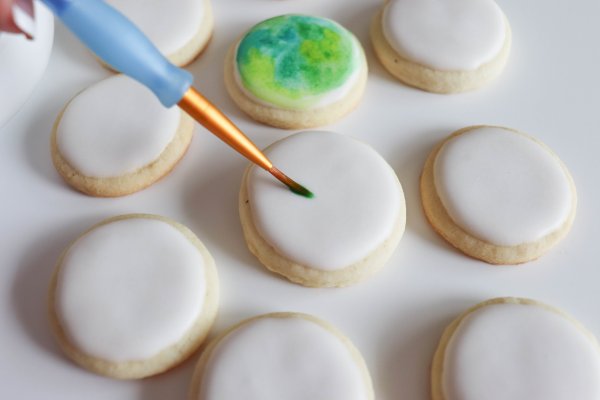 Watercolor Snowflake Sugar Cookies Process