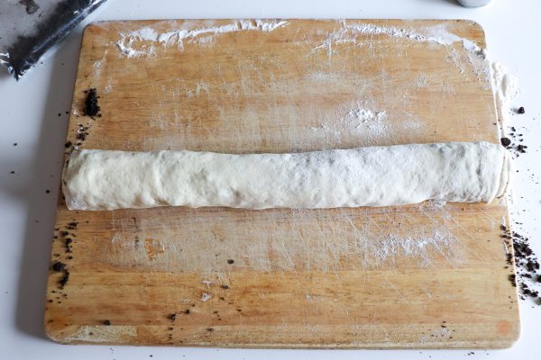 Oreo Cookie Cinnamon Roll Process