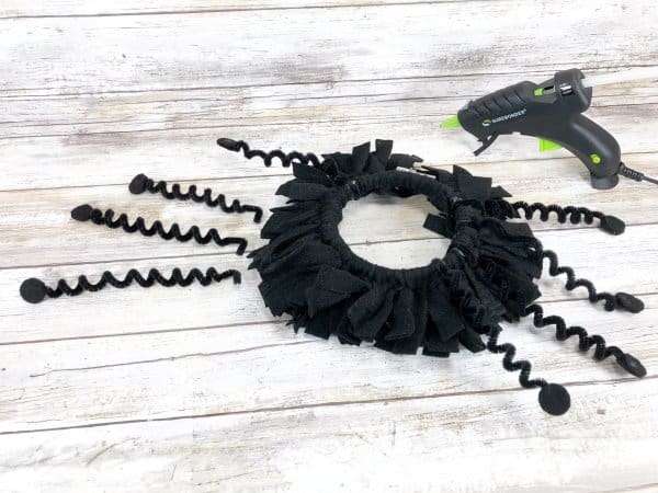 DIY Felt Spider Wreath Process