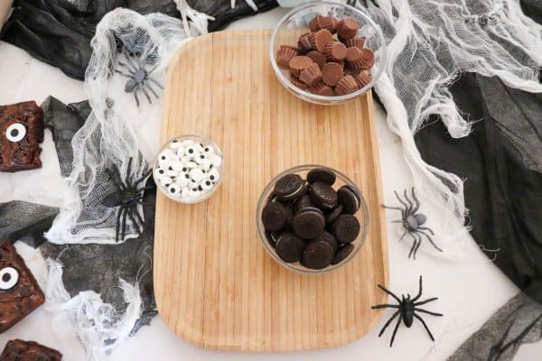 Halloween Hocus Pocus Dessert Board Process