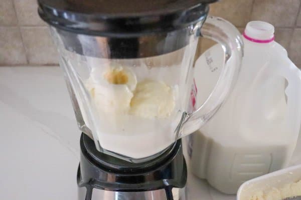 Mini Egg Easter Milkshake Process