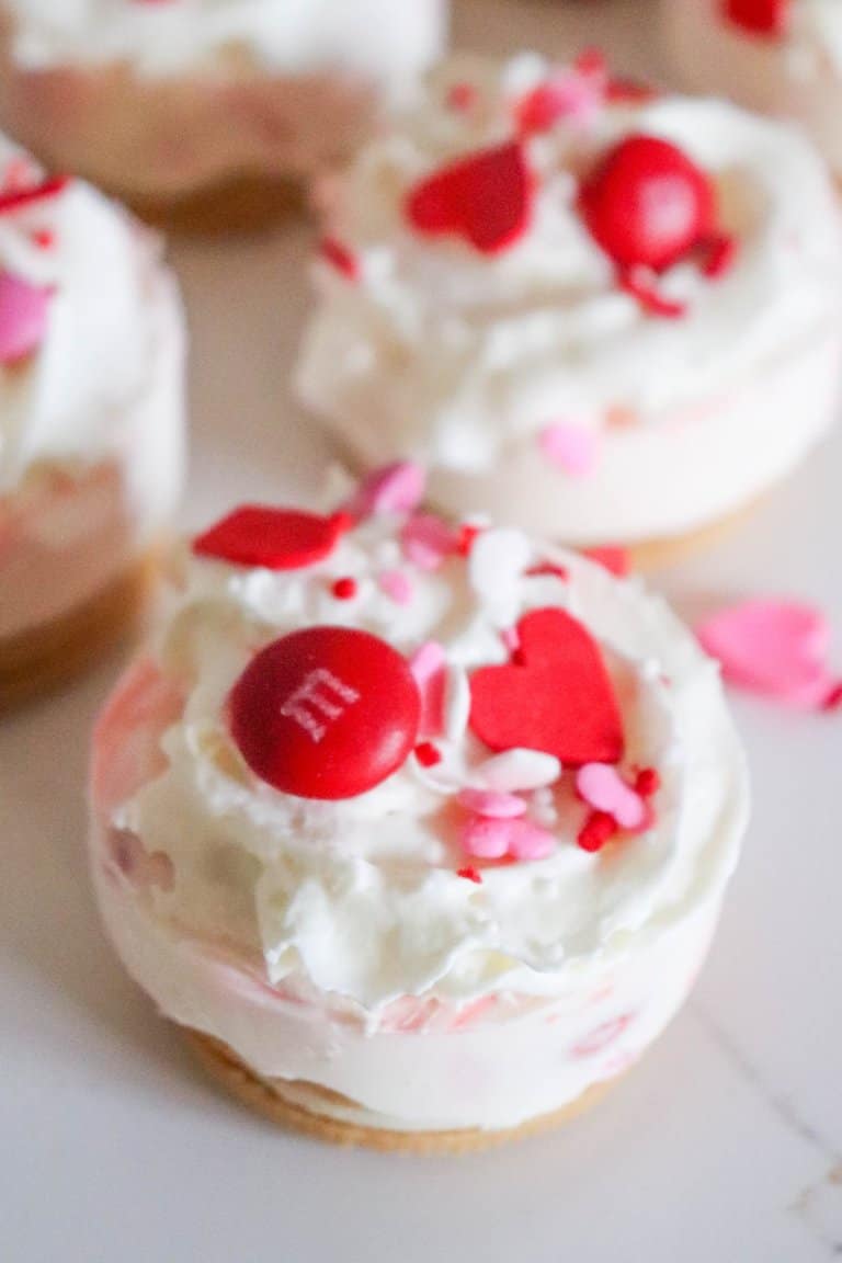No-Bake Valentine’s Day Mini Cheesecake