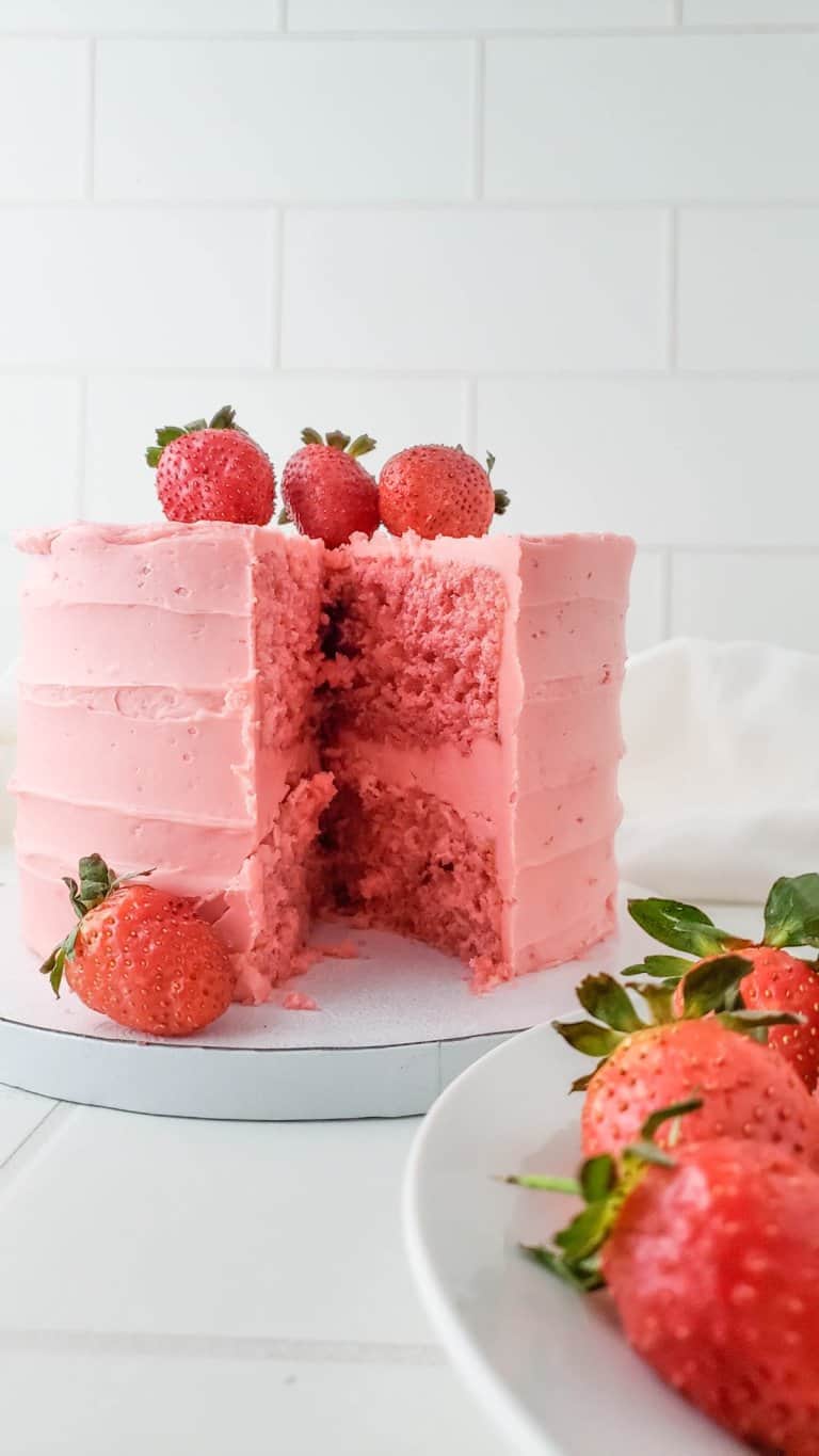 The Best Strawberry Cake Recipe