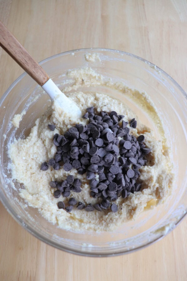 Cottage cheese cookie dough mixture with chocolate chips in a clear glass bowl.